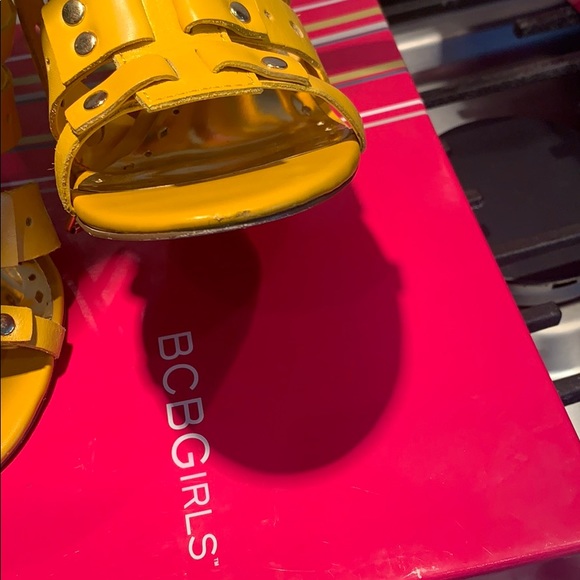 BCBGirls yellow heels - Picture 8 of 8